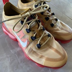 Nike AIR Vapormax Size 5 men (6.5 women)